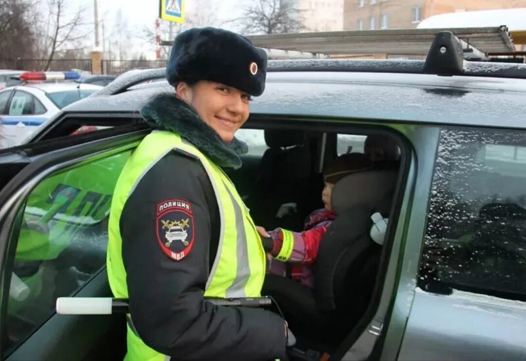 Работа гибдд гагарин. Инспектор по пропаганде ГИБДД. ДПС ОГИБДД. ДПС. Инспектора ГИБДД Первоуральск.