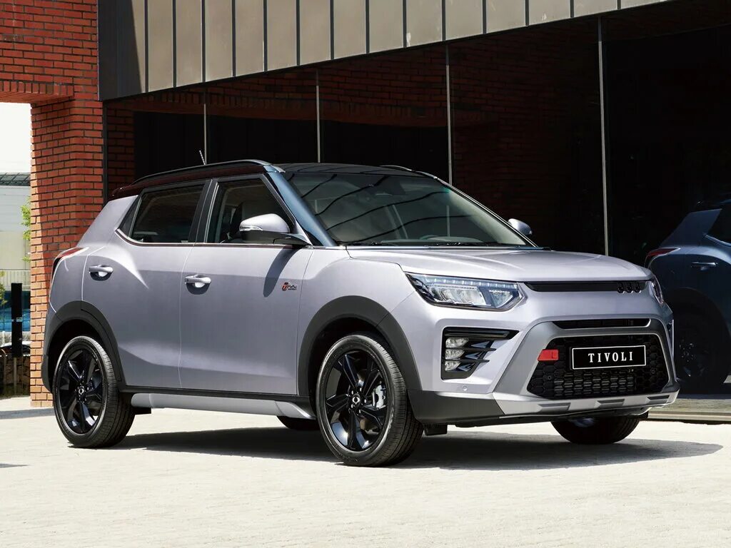 Kg mobility tivoli. Fj cruiser 2022. Kg mobility. Корейский джип. Ssangyong tivoli 2023.