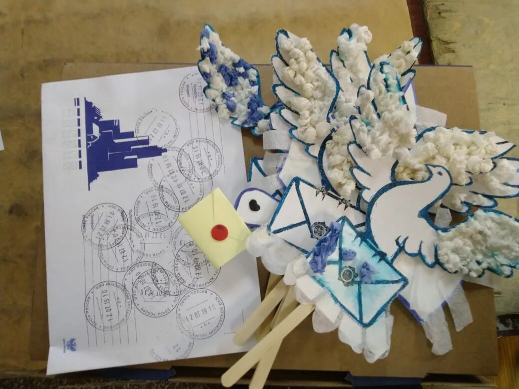 Сувениры от почты россии. Доставка фото. Подарок почтальону. Почта россии люди. Подарки новый год от почтальона.