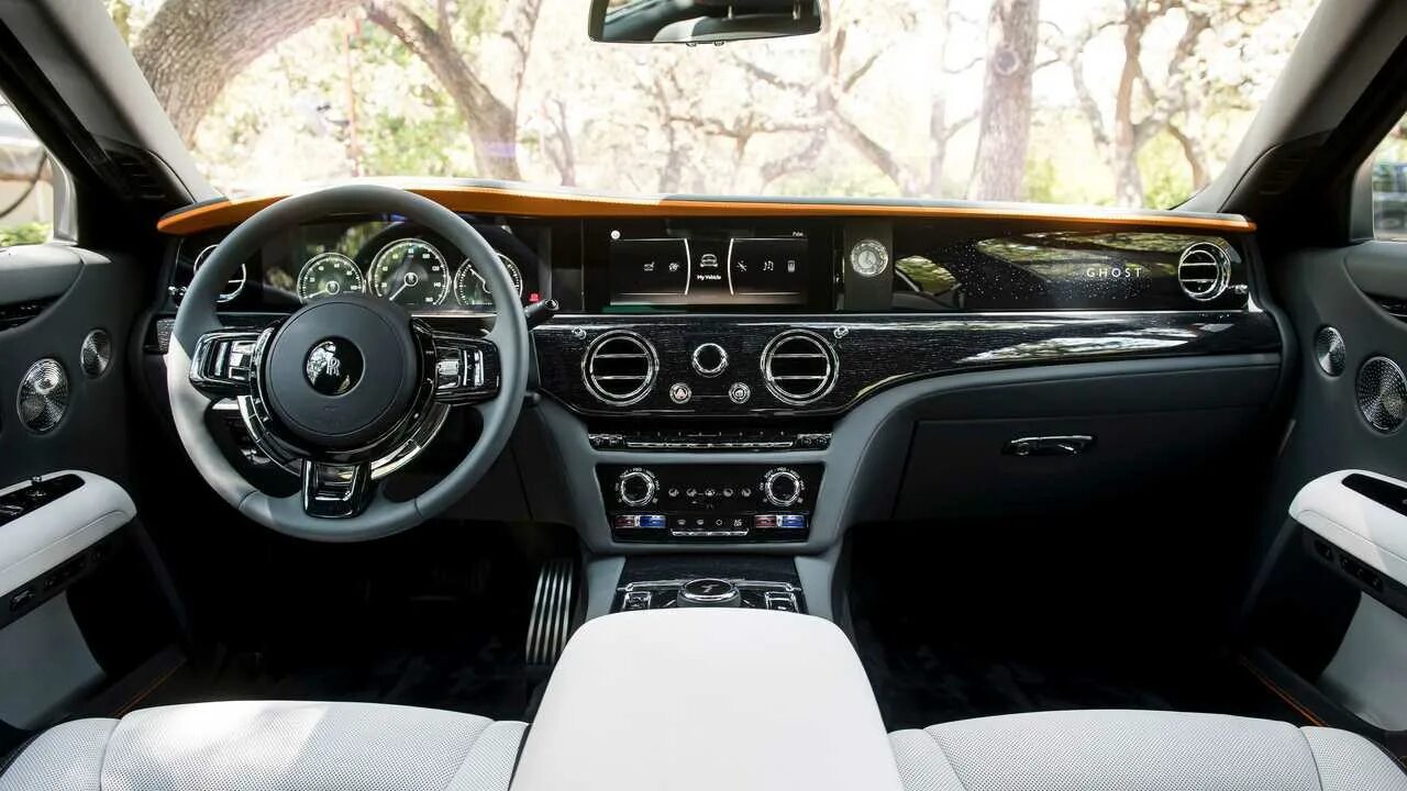 Rolling 2021. Rolls Royce Ghost 2021 салон. Новый Rolls Royce Ghost 2021. Rolls Royce Ghost 2021 Interior. Rolls Royce Phantom 2021.