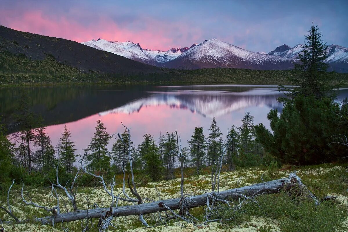 Восточная сибирь. Горы хребет черского. Восточная сибирь. Яна индигирка колыма. Природа севера восточной сибири.