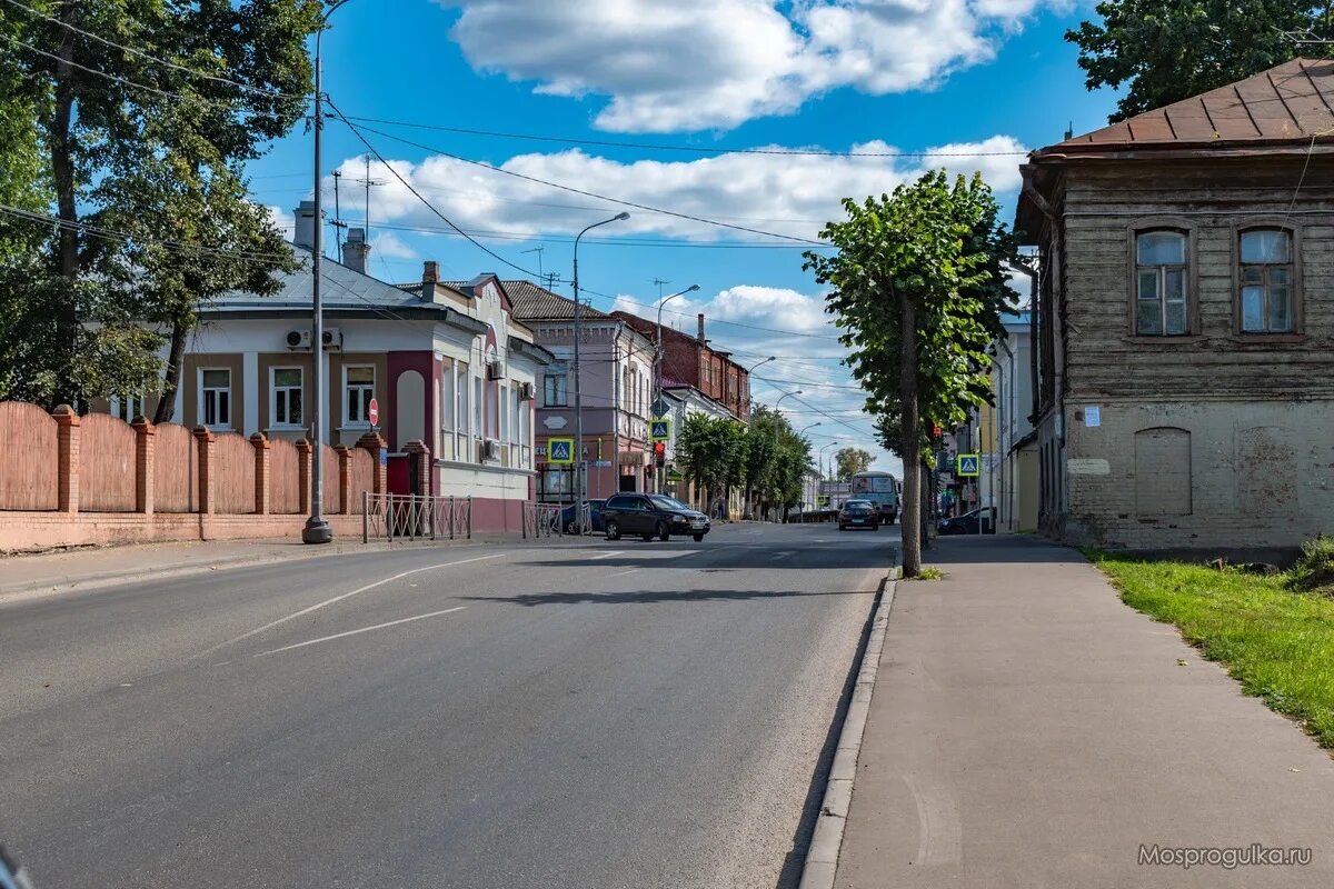 Улица вторая часть. Серпухов улица Московская. Первая Московская улица Серпухов. Улочки Серпухова. Серпухов историческая часть города.