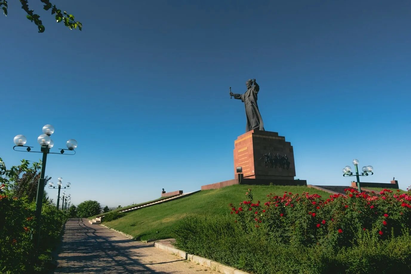 Южный казахстан шымкент. Памятник байдибек би шымкента векторное изображение. Байдибек би шымкент парк. Байдибек би. Шымкент б?йдібек би парк.