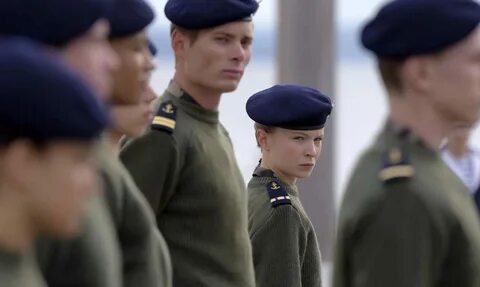 Девушка в зеленом берете отзывы