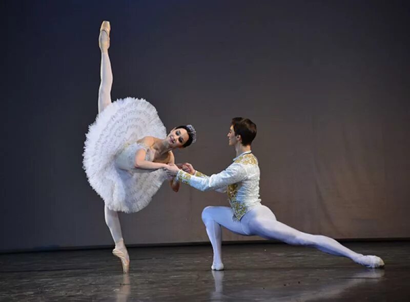 кладничкина балерина новосибирск. современные танцы. нуреев лебединое озеро. балет дуэт. студия балета дуэт толорая.