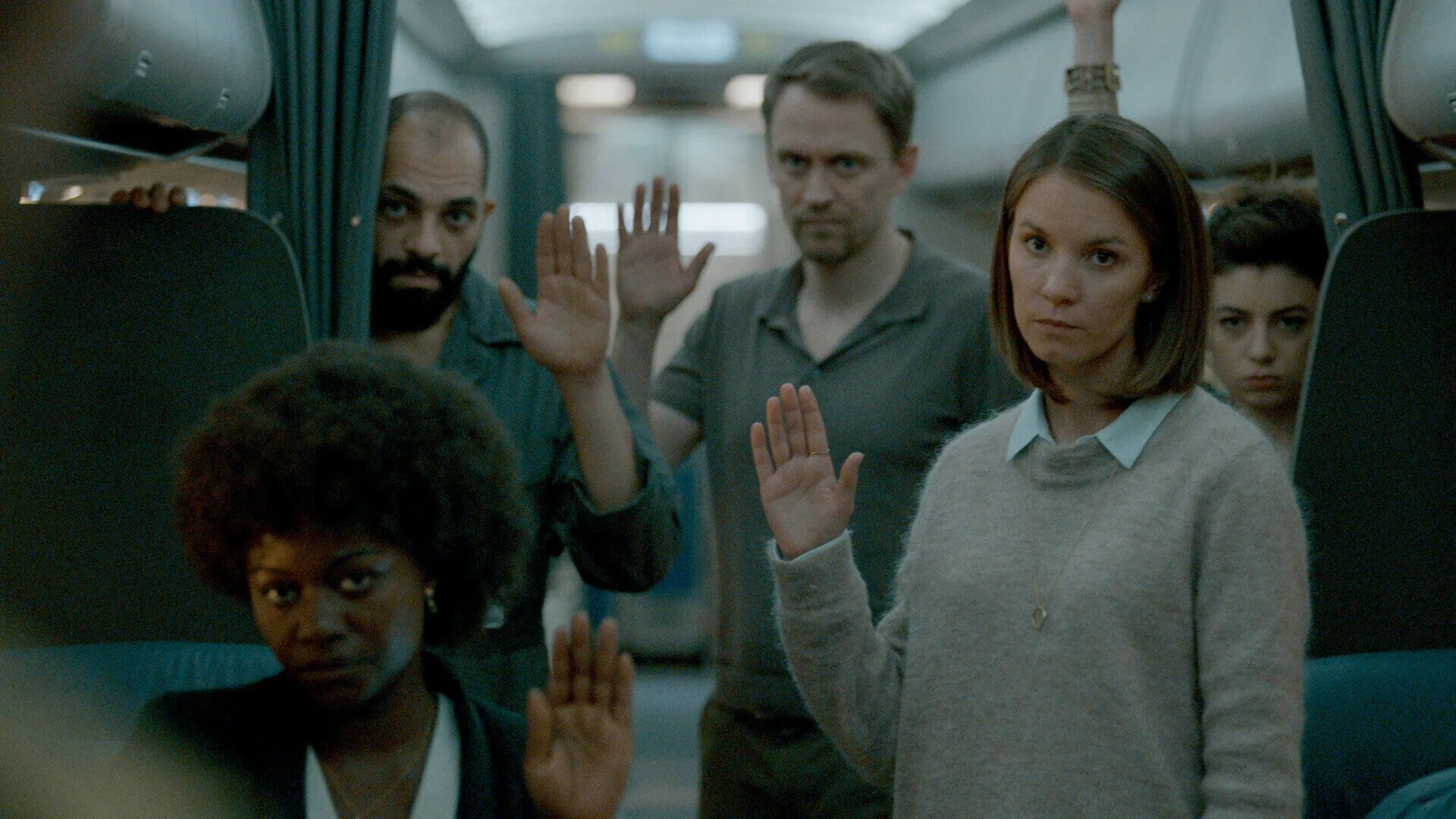 Ночь нетфликс. Into the night сериал 2025. в ночь сериал 2025. пункт назначения ночь 2025. в ночь 2025 сериал into the night нетфликс.