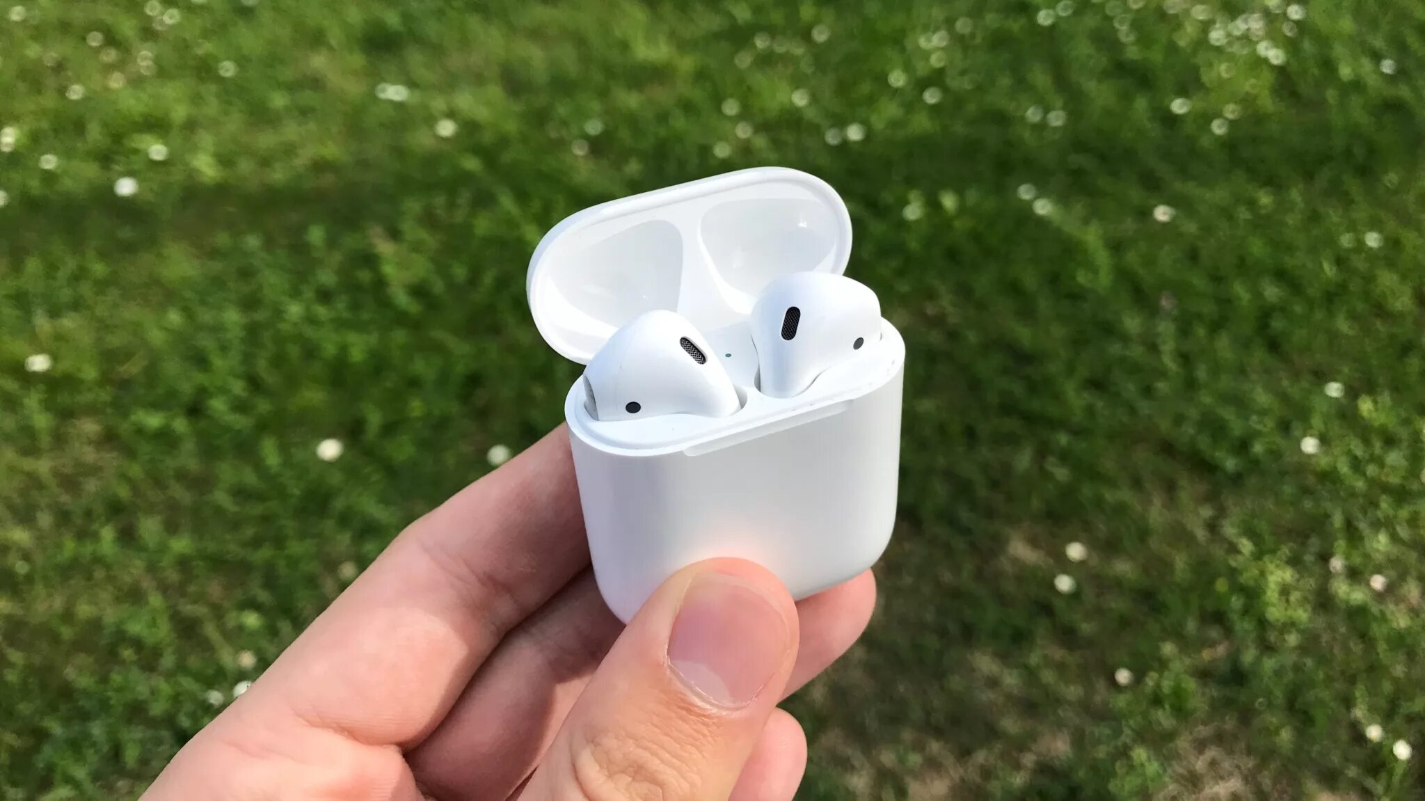 Airpods оптом. Аирподс 2. Аирподсы 1. Айрподс 1 и 2. AIRPODS Pro 2.