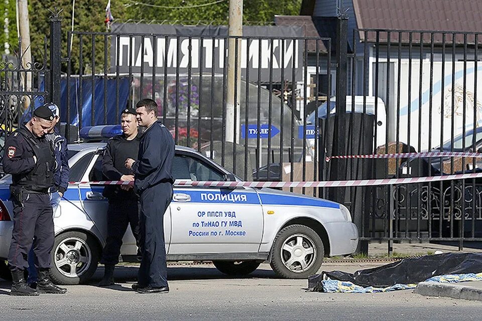 Хованское кладбище в Москве охрана. Побоище на Хованском кладбище. Директор Хованского кладбища. Работники Хованского кладбища.