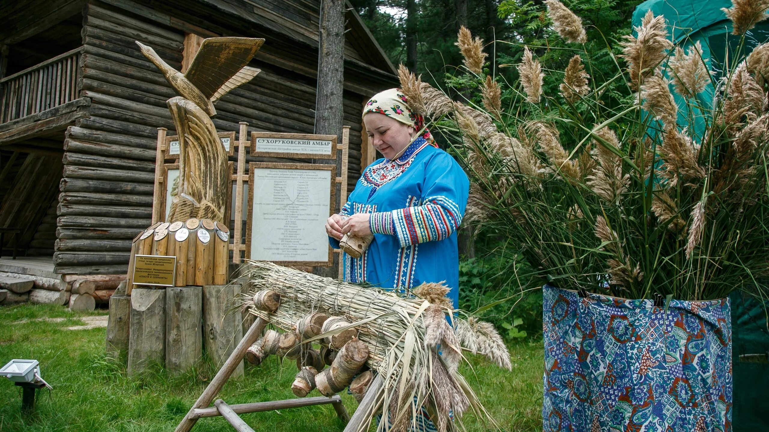 Культура манси. Ханты манси народ промысел Ремесла. Промысел Ханты и манси. Традиционные Ремесла Ханты и манси. Ремесла и промыслы Югры.