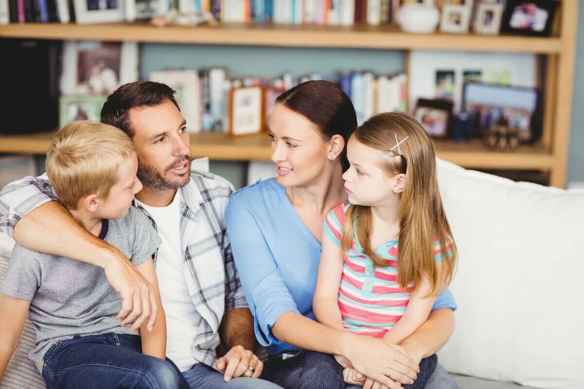 Куда отдают родители детей. Родители и дети. общение родителей с детьми. разговор в семье. общение ребенка с родителями.