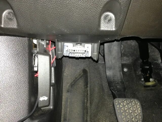 Obd2 opel astra h. Ниссан альмера разъем обд 2. Диагностический разъём opel astra h. Диагностический разъём nissan n16. Opel astra h диагностический разъем.