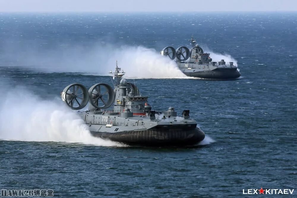 Евгений кочешков судно. Десантный корабль евгений кочешков. Корабль на воздушной подушке зубр. Малый десантный корабль на воздушной подушке проекта 1232. Десантные корабли на воздушной подушке проекта 12322 «зубр».