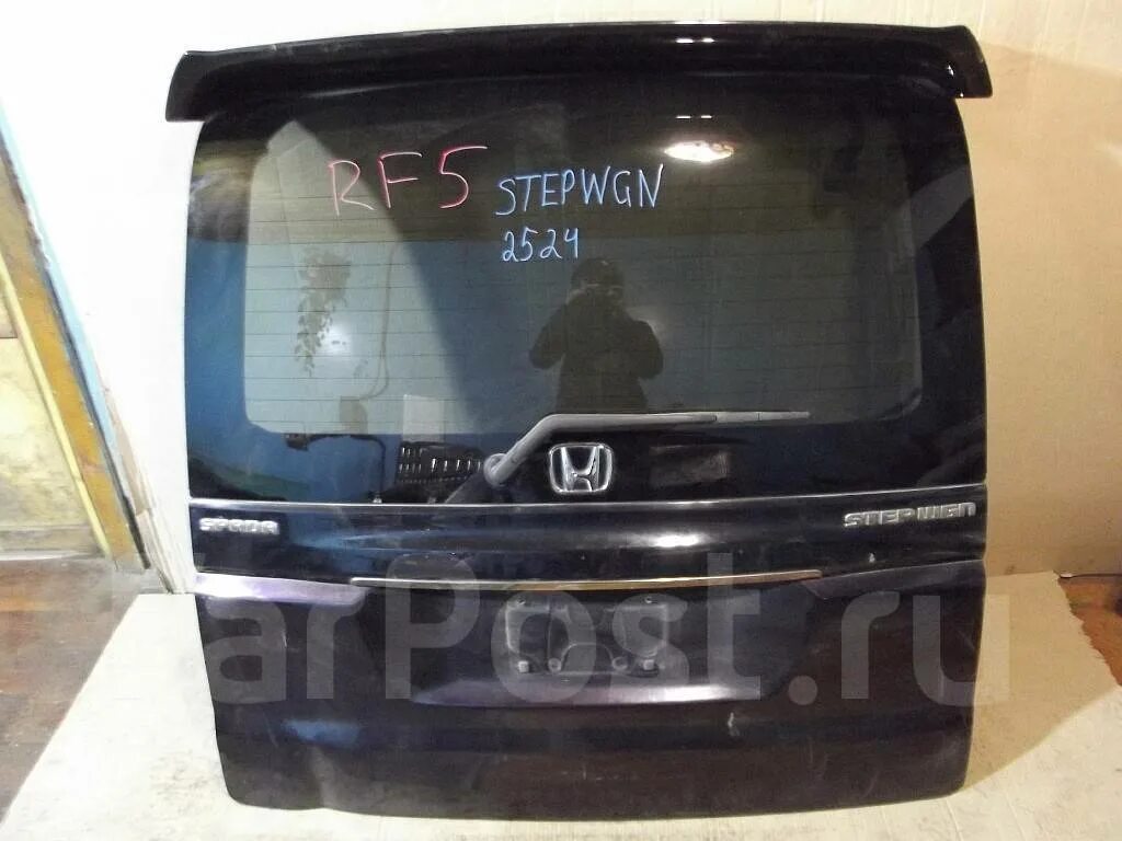 Stepwgn 5 крышка багажника. Honda Stepwgn 2002 rf3 стекло задней двери. Honda Stepwgn 2002 rf3 стекло двери багажника. Honda Stepwgn крышка багажника 2. Honda rf3