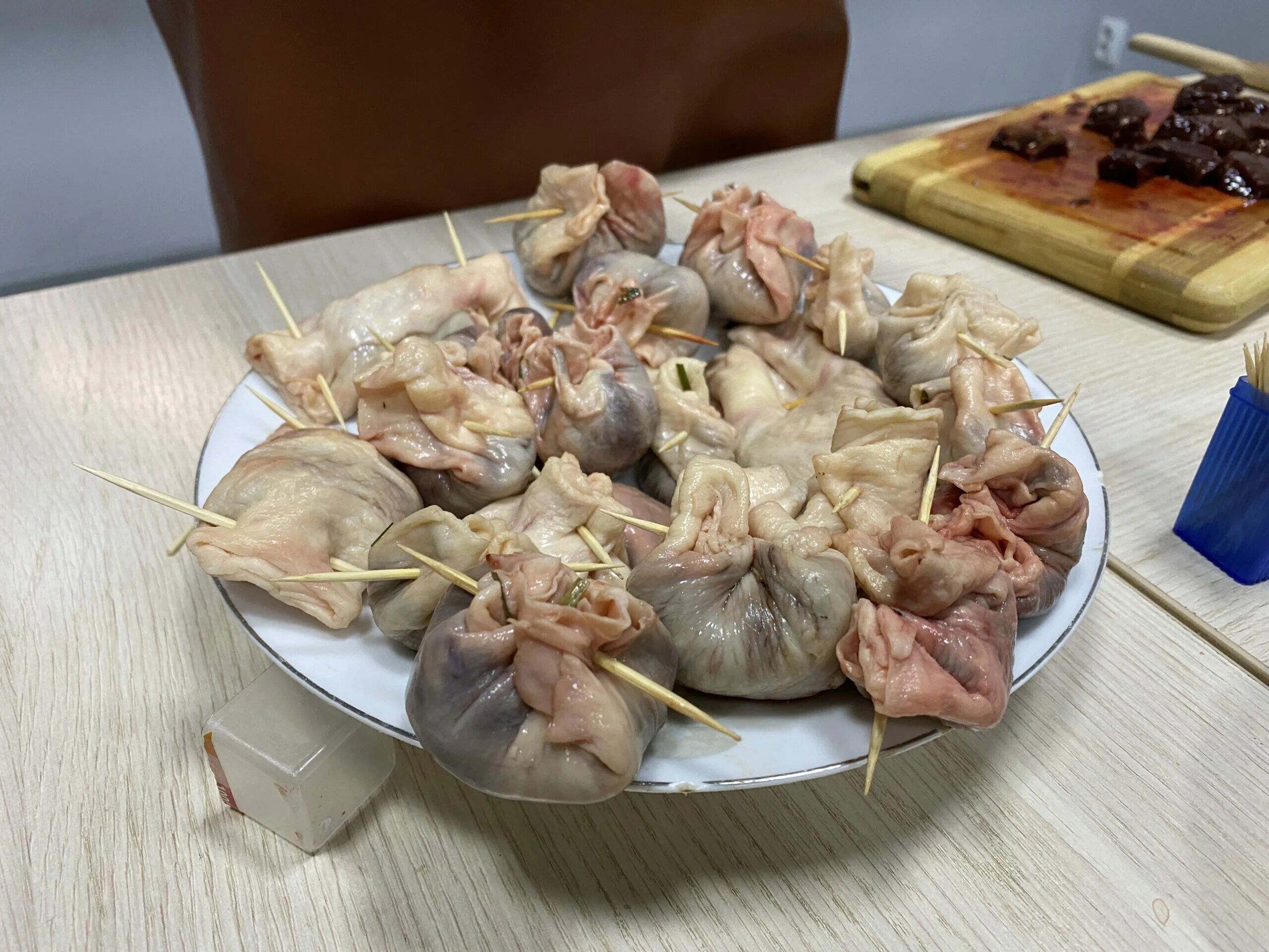 Хаан якутская национальная еда. Кровяная колбаса бурятская. Якутская кухня. Хаан якутская национальная еда. Кровяная колбаса якутская.