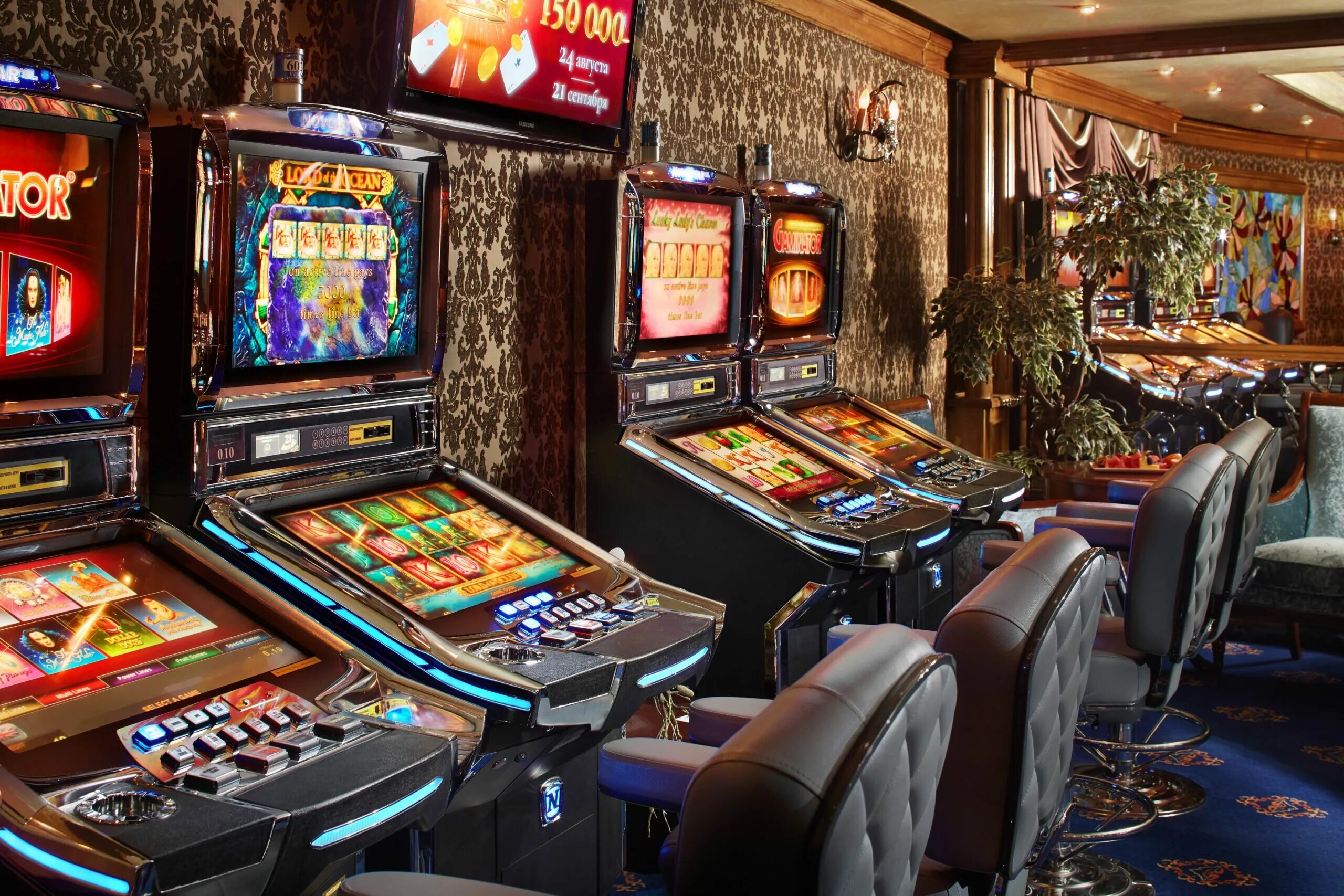 Лучшие игровые автоматы на деньги casinodb5. Автомат казино. Игровые аппараты. Интересные игровые автоматы. Игровой зал казино.