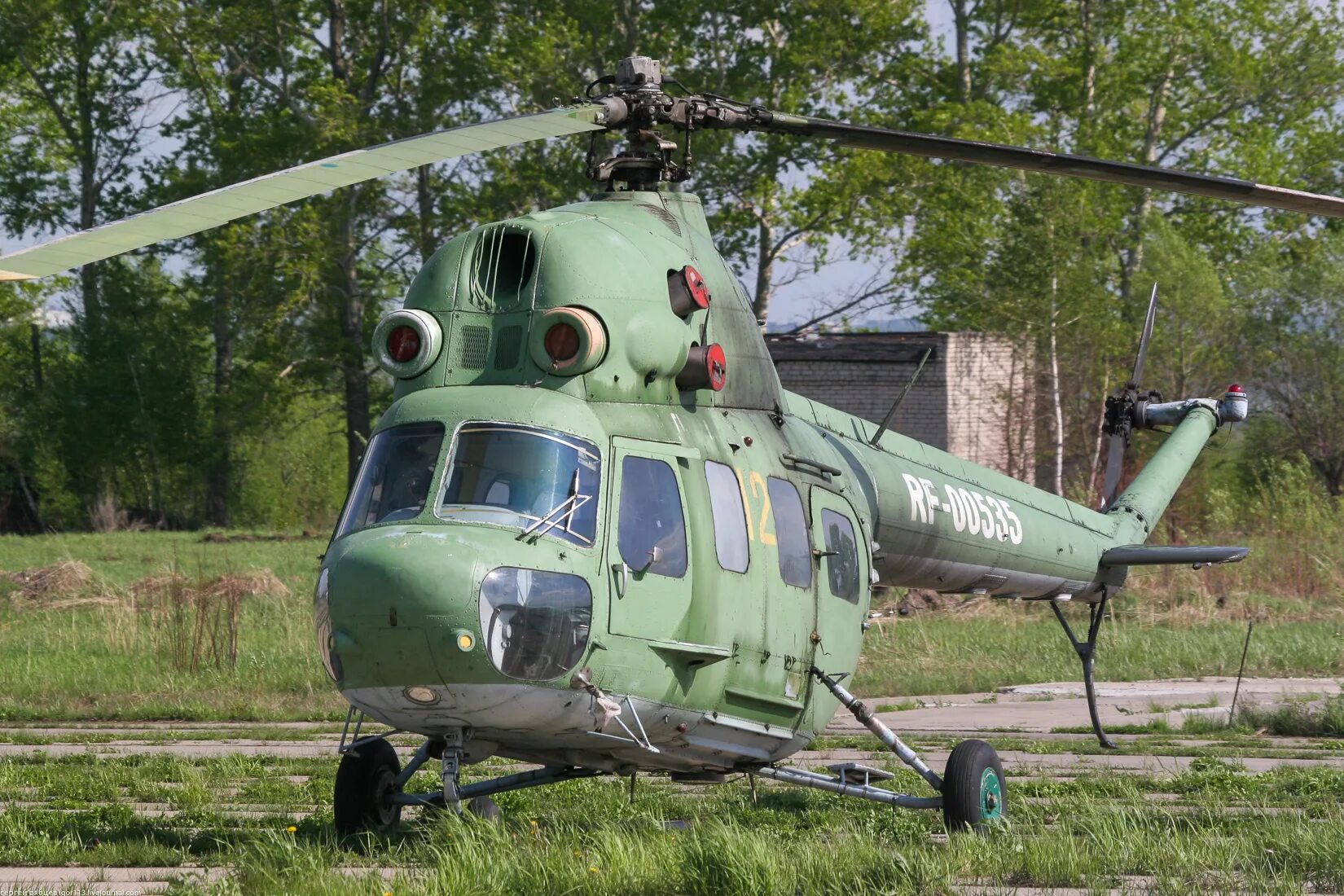 Стоит ми 2
