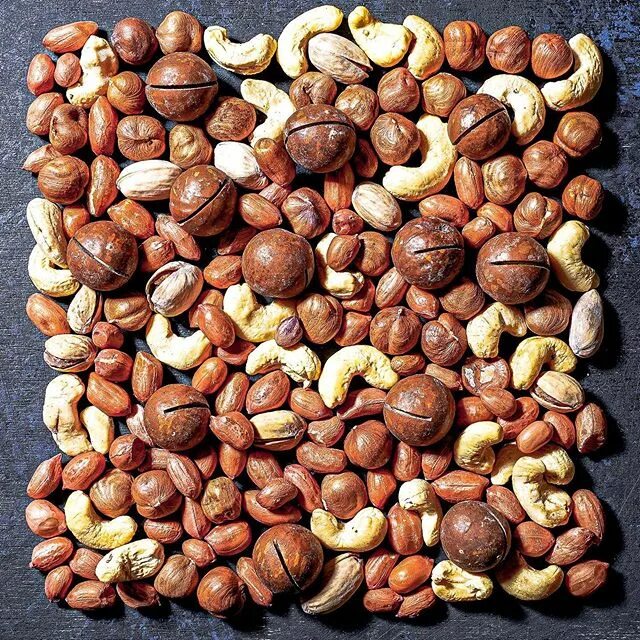 Орехи в ассортименте. Орехи разные. Орех махильхин. Орех. Крупный орех.