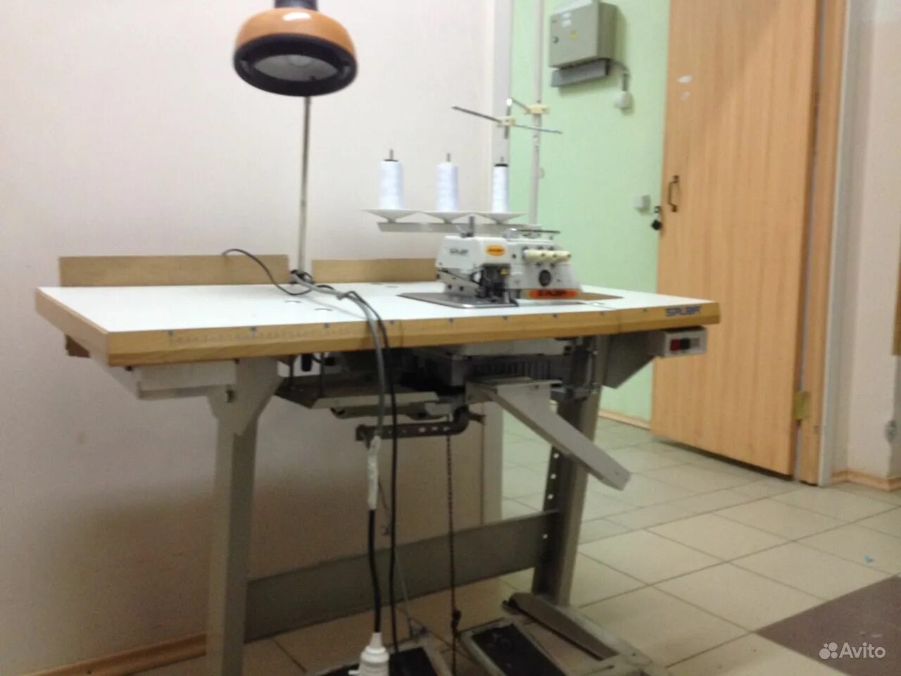 Блюда в чугунке в печи. Древняя печь. Приготовление пищи на огне. Оверлок промышленный со столом. Сборка оверлока джуки 6800.