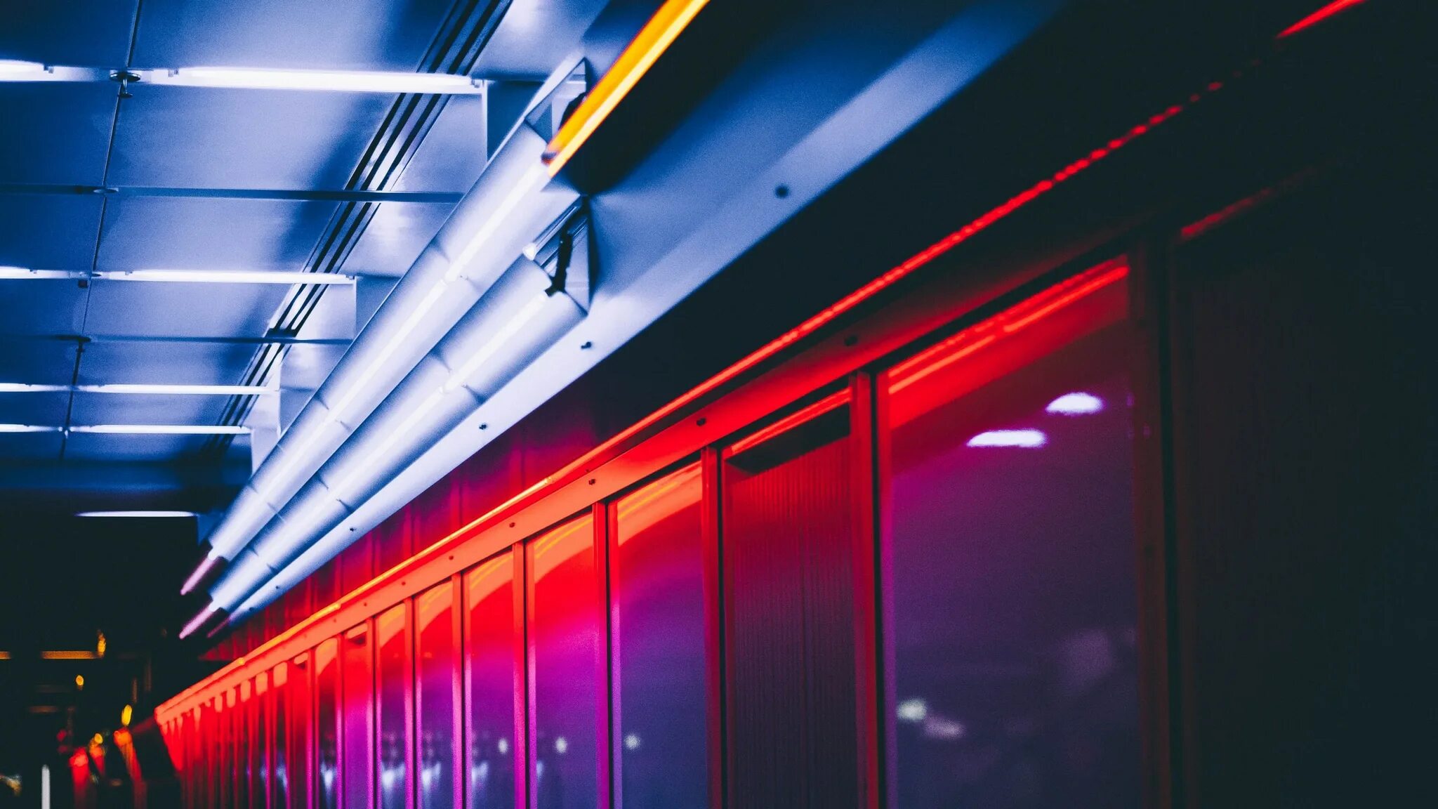 Neon lights. Фон неон. Неоновый треугольник. Неоновое освещение. Неоновые эффекты.