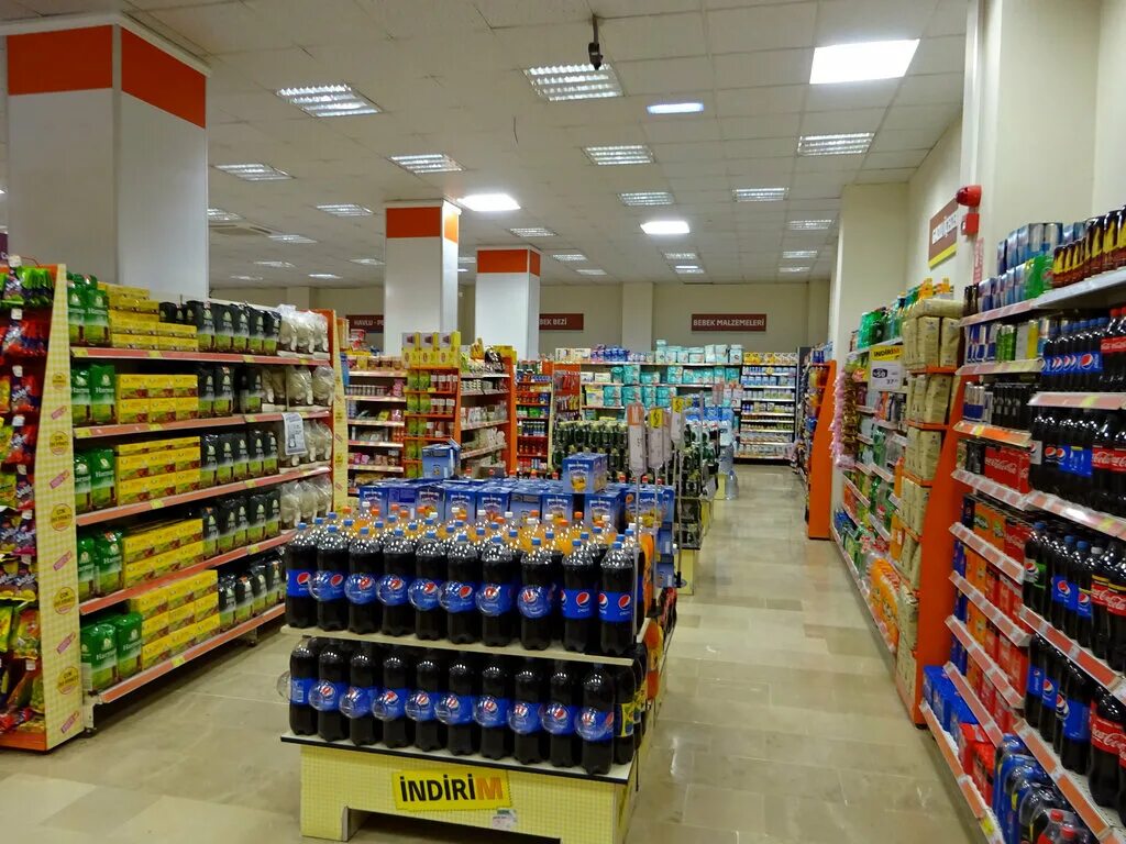 мигрос кемер магазины. супермаркеты турции. продуктовая витрина с напитками. супермаркеты турции. супермаркет 90 градусов.