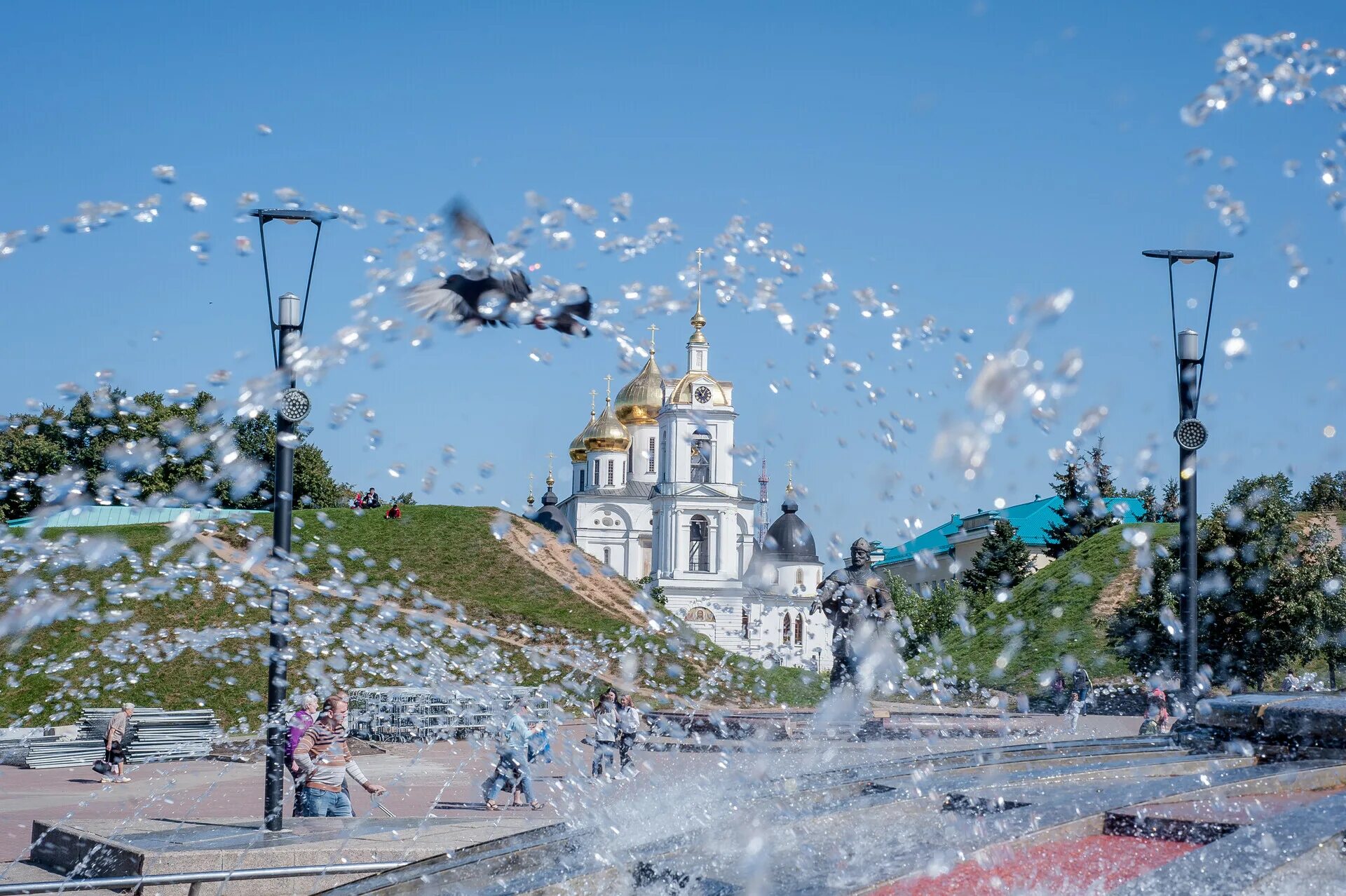 Дмитровский Кремль реконструкция. Дмитровский Кремль. Веб камера в Москве в Дмитрове.