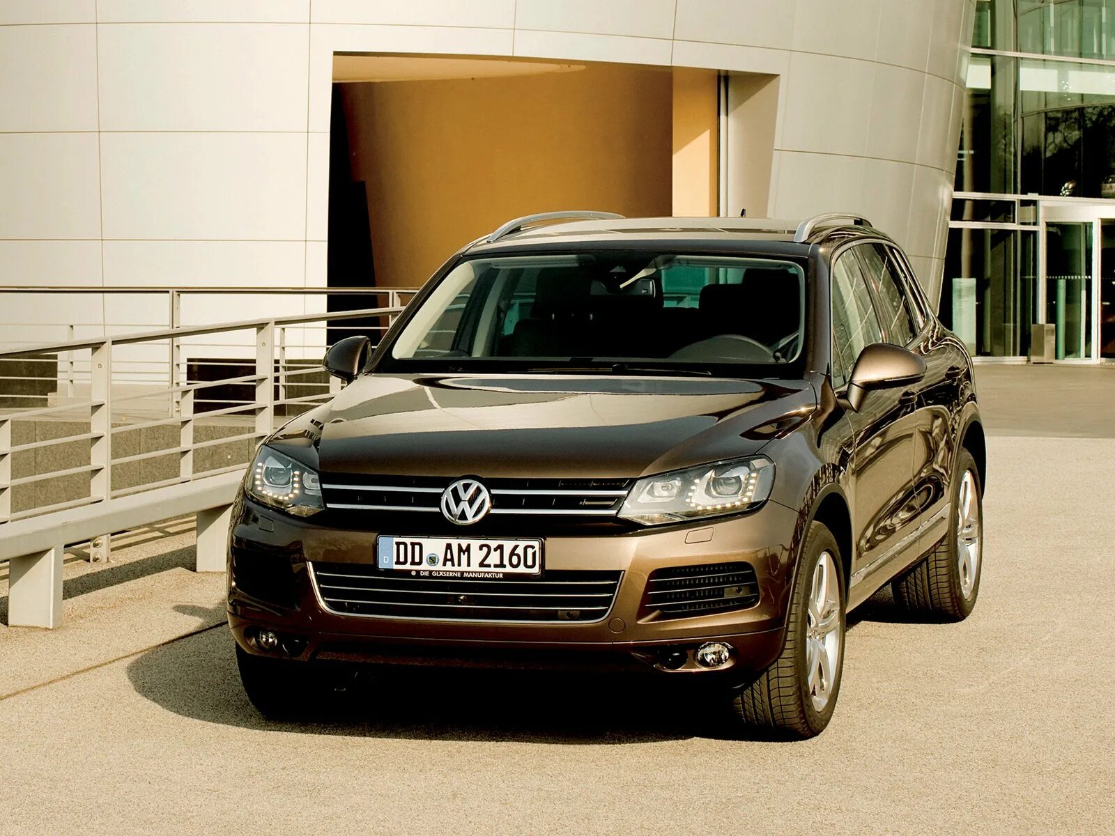 Туарег какого поколения. Volkswagen Touareg TDI 2010. Фольксваген Туарег v8. Фольксваген Туарег 2 поколения. Touareg v8 TDI.