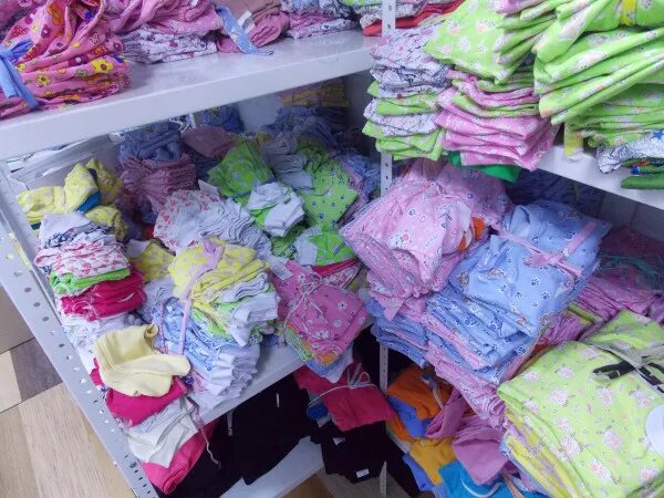 Оптовый склад одежды. Оптовый склад детских вещей. Оптовый товар из турции. Склад одежды. Поставщики детской одежды.