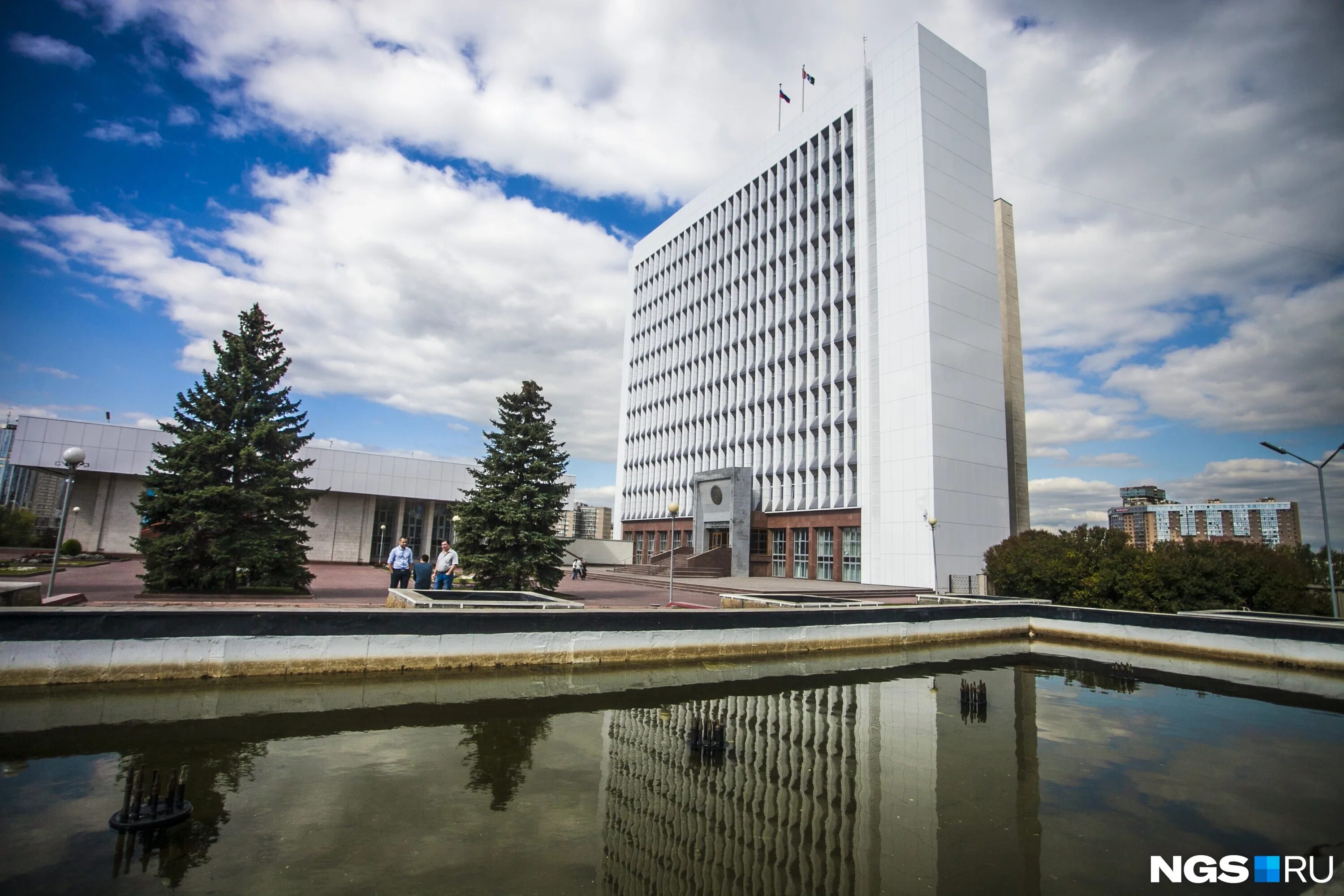 Заксобрание Новосибирск. Здание Заксобрания Новосибирск. Законодательное собрание но. Здание Законодательного собрания Новосибирской области области.