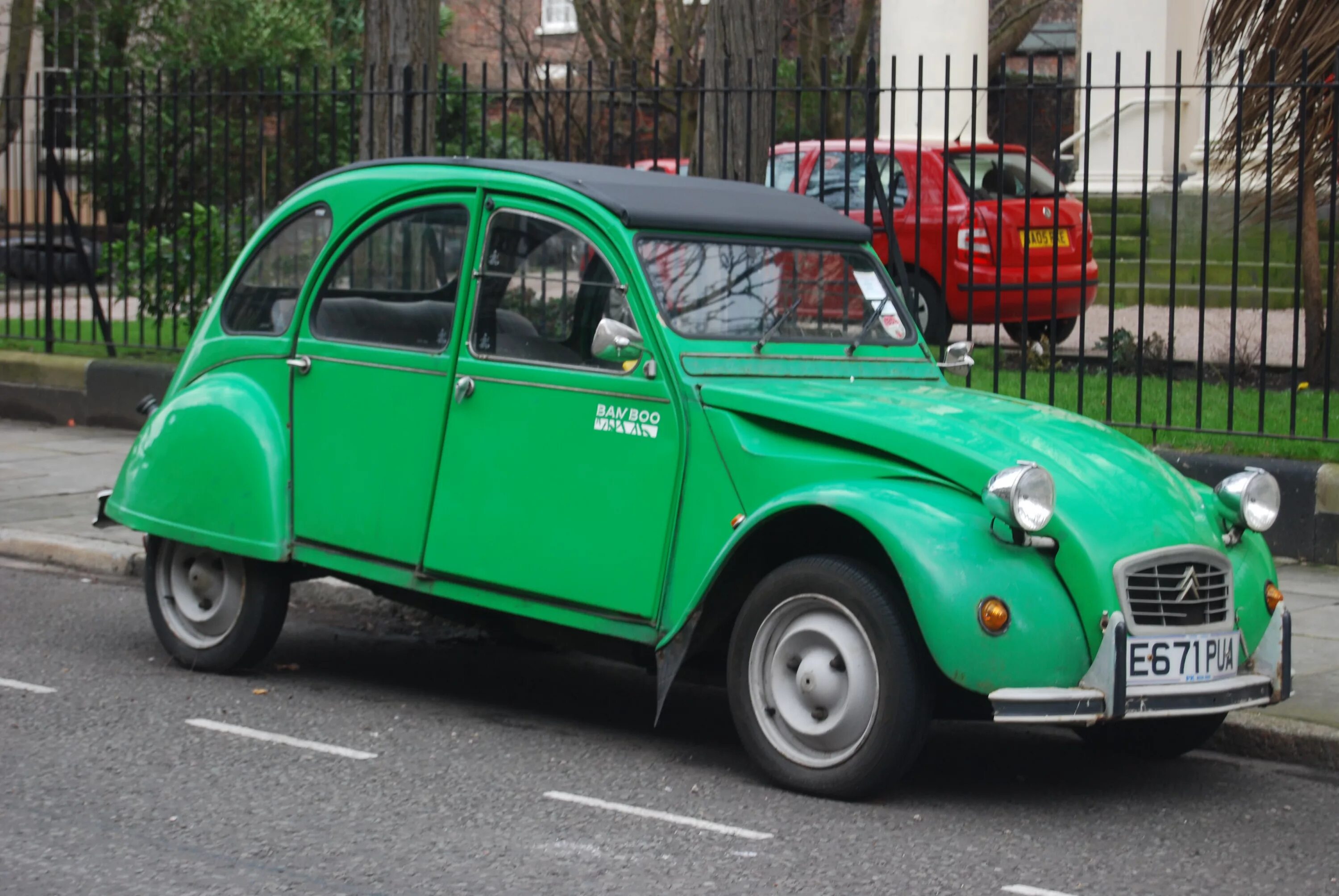 Citroen 2cv. Ситроен 2cv 1948. Citroen 2 CV "авто- SOS". Ситроен народный автомобиль.