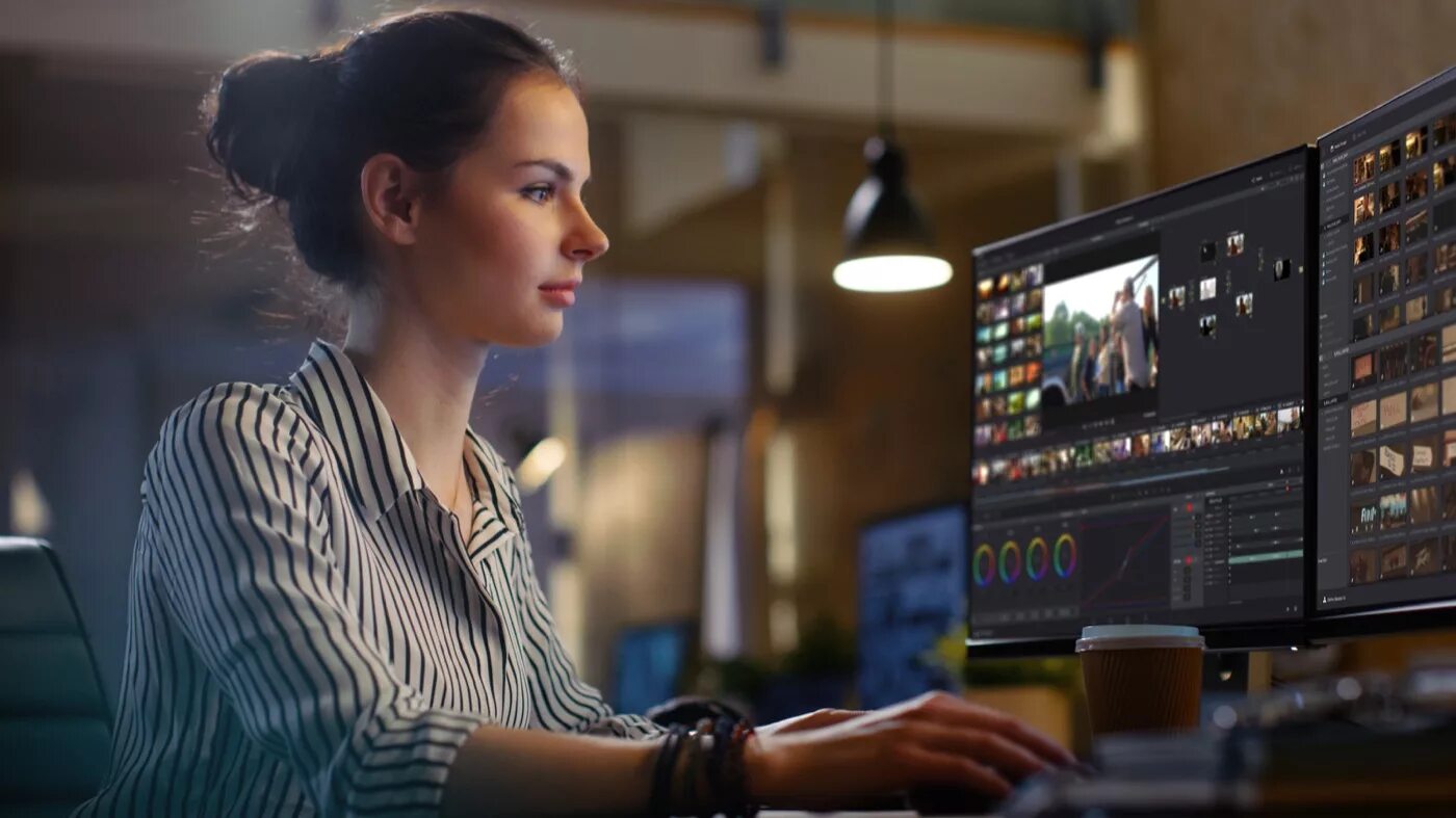 Blackmagic design davinci resolve studio. Режиссер монтажер. Человек монтирует. Режиссер монтажер. Видеомонтажер.