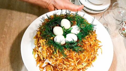 Гнездо глухаря с курицей и свежим огурцом