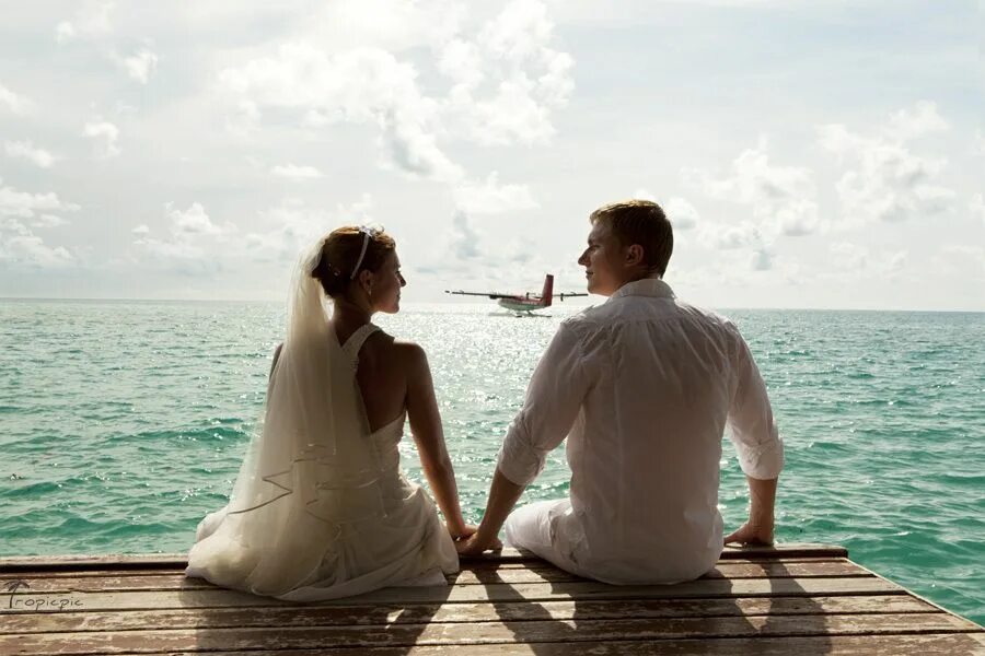 Мечтают о свадьбе. Медовый месяц мечты. Свадьба мечты картинки. Предложение жениха невесте. Муж и жена медовый месяц.