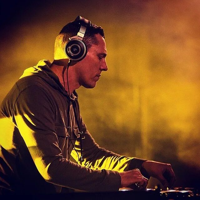 Дж тиеста. Tiesto. DJ Tiesto. Тиесто певица. DJ Tiesto фото.