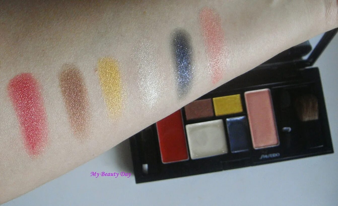 Sephora палитра теней срок годности. Косметика диваж тени. Косметика диваж тени. Диваж тени для век палетка. Divage holly holidays палетка.