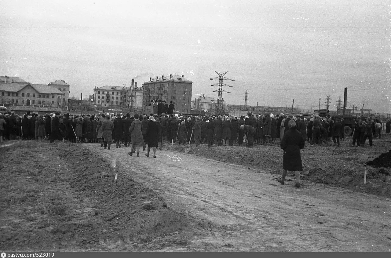 Слава кпсс замай антихайп. Кпсс пермь. Здание райкома партии ташкент. Балатово пермь архив. Слава кпсс.