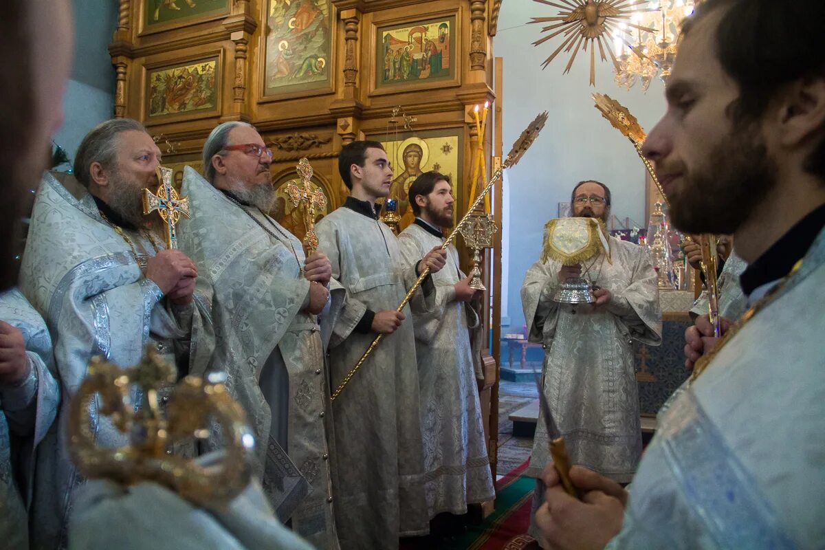 день святителя василия великого. храм василия великого зима. обрезание господне в храме. храм. служба в храме 13 января.