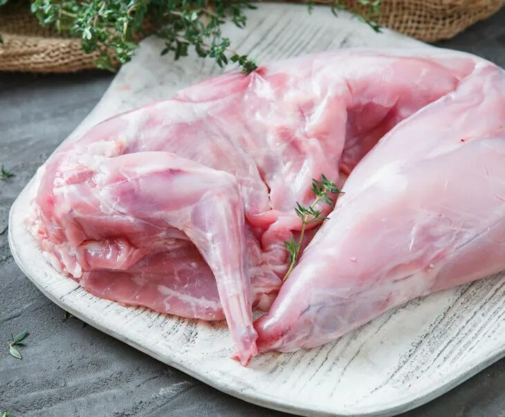 Тушка кролика и тушка кошки. Мясо кролика в новосибирске. Мясо кролика в новосибирске. Мясо кролика в новосибирске. Мясо кролика в новосибирске.