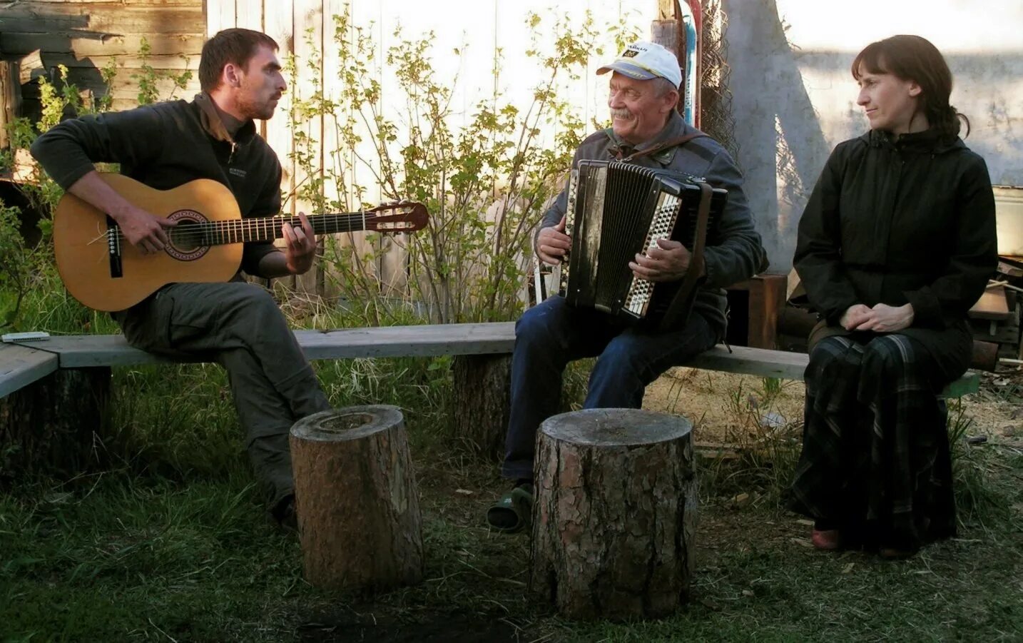 Деревенские посиделки. Валерий палаускас про деревню. Под гармонь. Под гармонь в деревне. Песни деревенского.