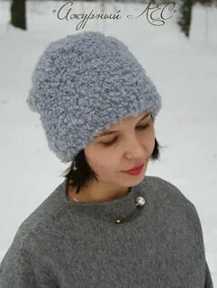 Шапка из пряжи букле спицами