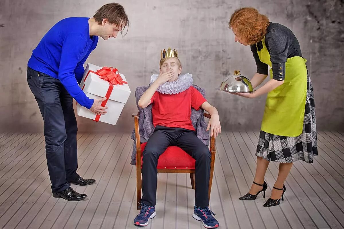 Опека пожилых. Опека взрослого человека. Опекающий стиль воспитания в семье. Родители усыновители. Опека над человеком.