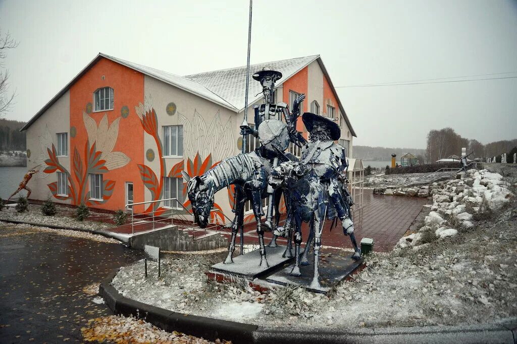 Скульптурный парк легенда. Скульптурный парк Легенда Пенза. Парк Легенда чистые пруды. Чистые пруды Пенза скульптуры. Рамзай скульптурный парк.