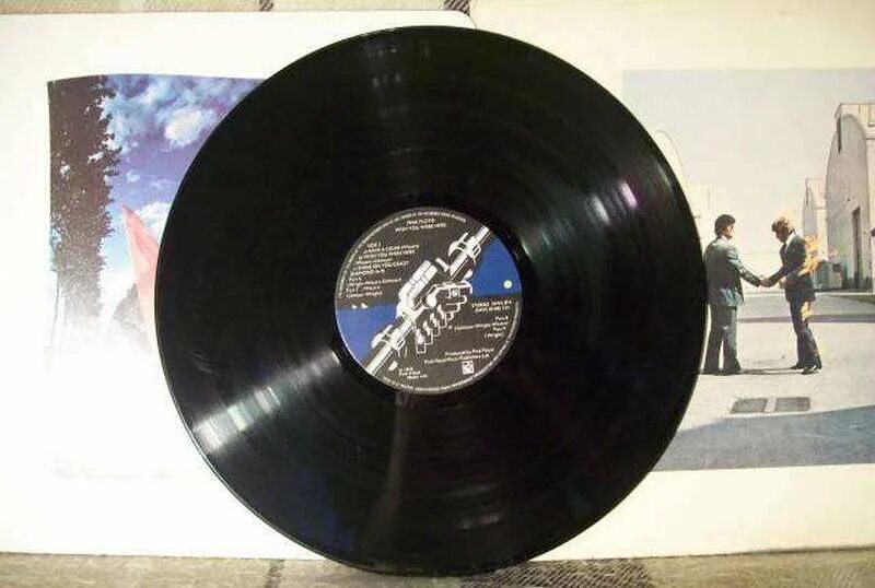 Пинк флойд мелодия. Пинк флойд мелодия. Pink floyd альбом delicate sound of thunder. Пинк флойд пластинка фирмы мелодия. Пинк флойд пластинка 1990.