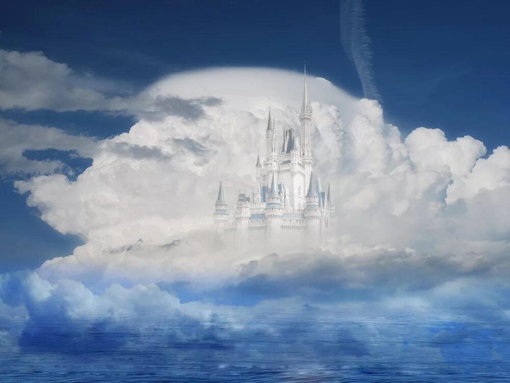Белые облака и дом. Замок фаты Морганы. Воздушный замок.