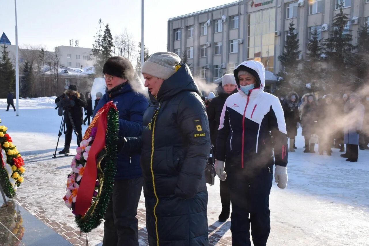 Митинг посвященный 23. Митинг посвященный Дню защитника Отечества. Памятник защитникам Отечества Нурлат. Защитника Отечества в Нурлате. Сегодня состоится в Нурлате торжественный митинг.