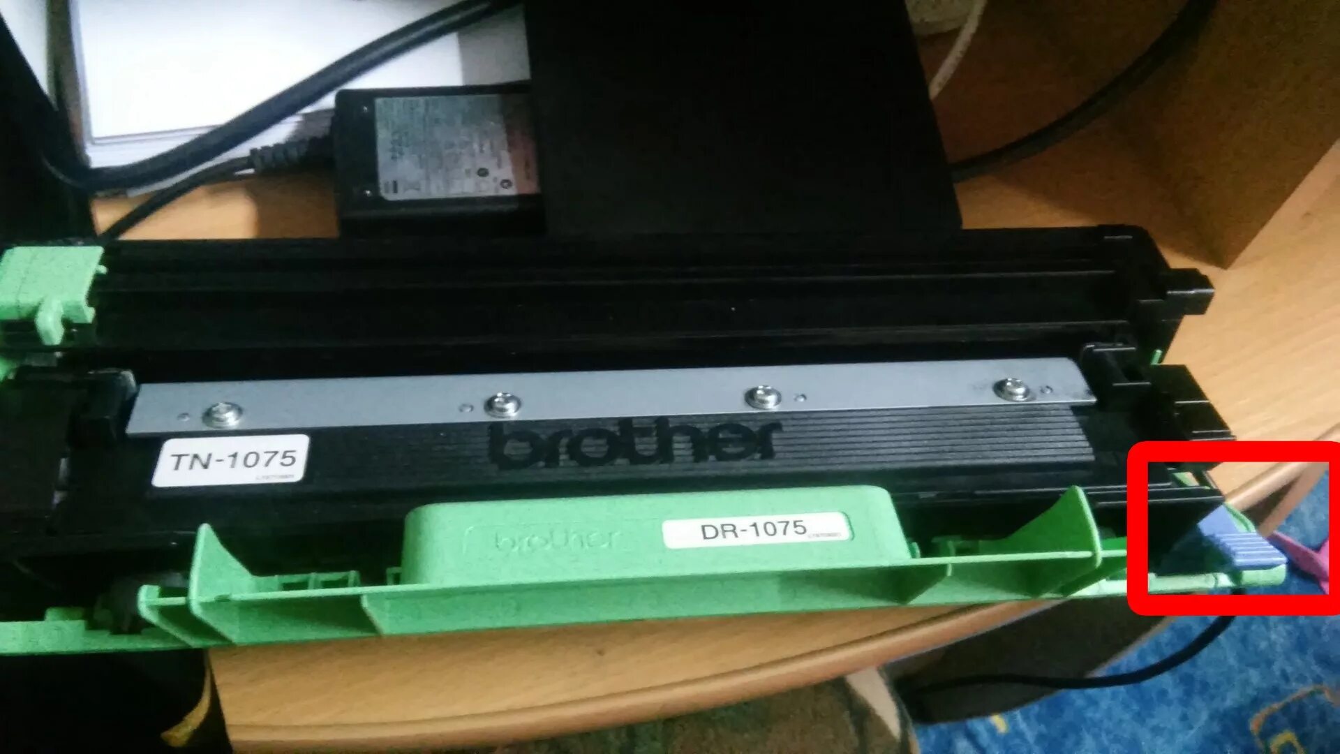 Принтер замените тонер что делать. DCP-1510r картридж. Картридж для принтера brother DCP. Brother DCP 1510r кулер. Brother 1510 привод картриджа.