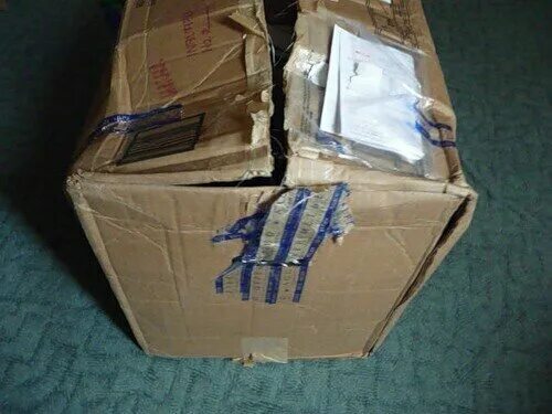 Что делать если повредили посылку. Нарушена упаковка. Что делать если повредили посылку. Помятая посылка. Помятая посылка.