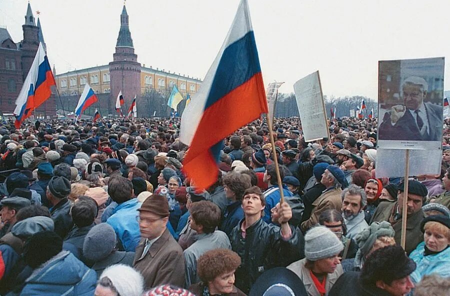 Митинг на Манежной площади 1991. Ельцин митинг 1991. Москва 1991 митинг за Ельцина. Митинг Москва 1991 Манежная. 12 июня 1992