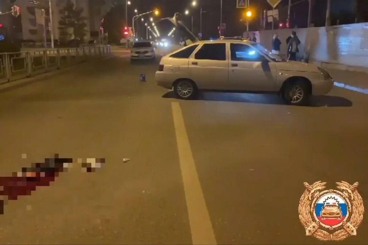 Дтп насмерть пешеход. Дтп насмерть пешеход. Наезд на пешехода ночью. Дтп насмерть пешеход. Машина на дороге.