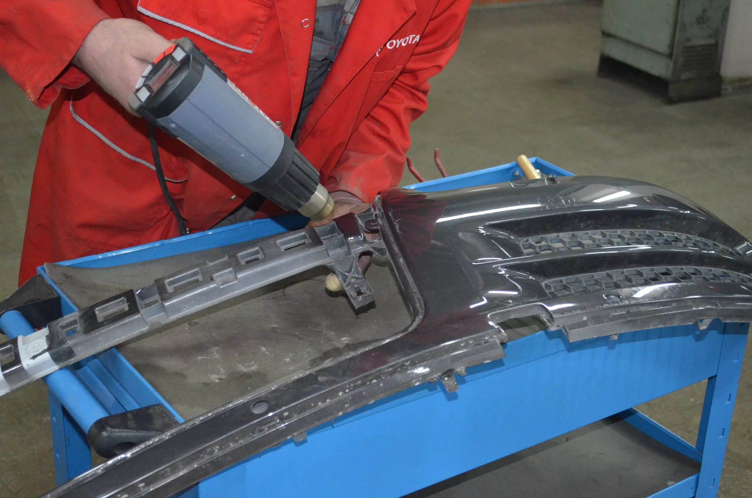 Паяльник для восстановления бамперов. Пайка бампера. Сварка бампера автомобиля. Сварка пластика для автомобилей. Пайка пластика паяльником.