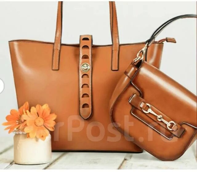 Арт продавец сумок. Продавец сумки вакансии. Хождение по магазинам мультяшные. Магазин сумок продавщица. Продавец сумок.